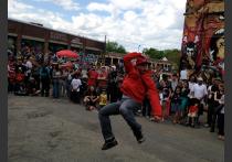 Nuestra CDC brought over a 1,000 people together for a mural and cultural gathering in a vacant lot they're beginning to rehab.  It's a great use of a vacant urban space!